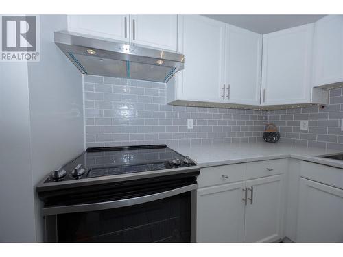 3155 De Montreuil Court Unit# 301, Kelowna, BC - Indoor Photo Showing Kitchen