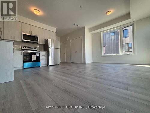 22 - 3546 Colonial Drive, Mississauga, ON - Indoor Photo Showing Kitchen