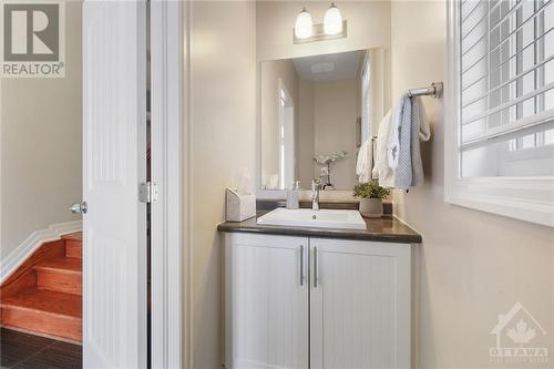 523 Knotridge Street, Ottawa, ON - Indoor Photo Showing Bathroom