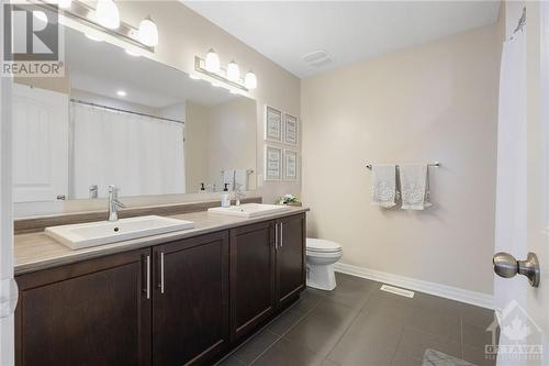 523 Knotridge Street, Ottawa, ON - Indoor Photo Showing Bathroom