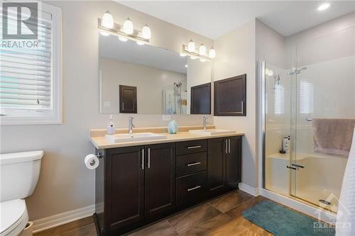 523 Knotridge Street, Ottawa, ON - Indoor Photo Showing Bathroom