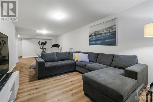 523 Knotridge Street, Ottawa, ON - Indoor Photo Showing Living Room