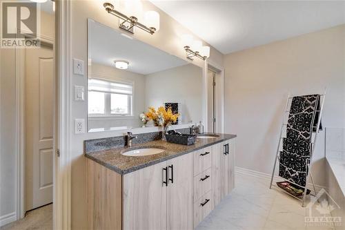 868 Snowdrop Crescent, Ottawa, ON - Indoor Photo Showing Bathroom