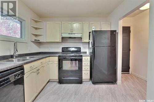 673 Royal Street, Regina, SK - Indoor Photo Showing Kitchen With Double Sink