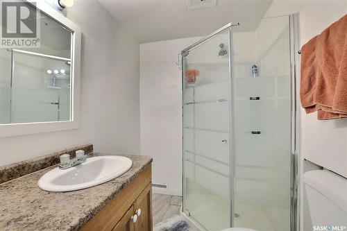 673 Royal Street, Regina, SK - Indoor Photo Showing Bathroom