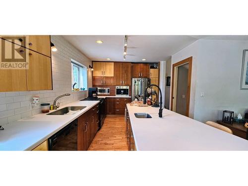 3560 Island Pond Road, Skookumchuck, BC - Indoor Photo Showing Kitchen