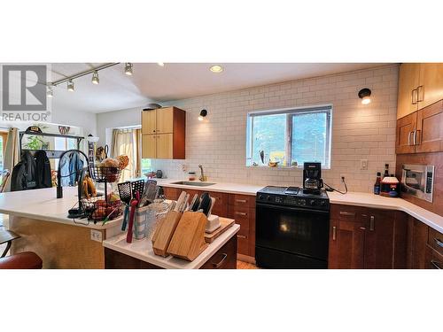 3560 Island Pond Road, Skookumchuck, BC - Indoor Photo Showing Kitchen