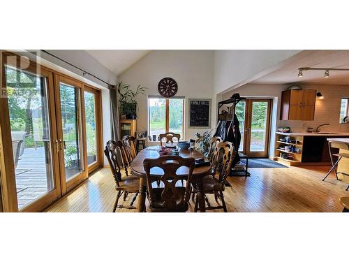 3560 Island Pond Road, Skookumchuck, BC - Indoor Photo Showing Dining Room