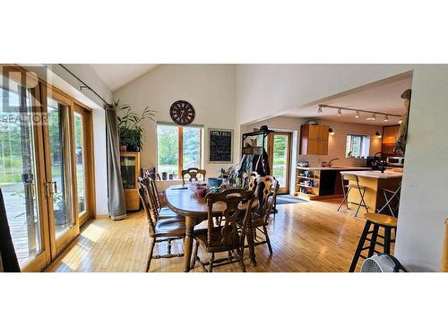 3560 Island Pond Road, Skookumchuck, BC - Indoor Photo Showing Dining Room