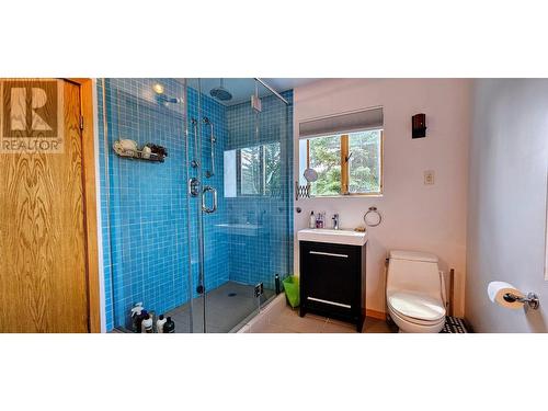 3560 Island Pond Road, Skookumchuck, BC - Indoor Photo Showing Bathroom