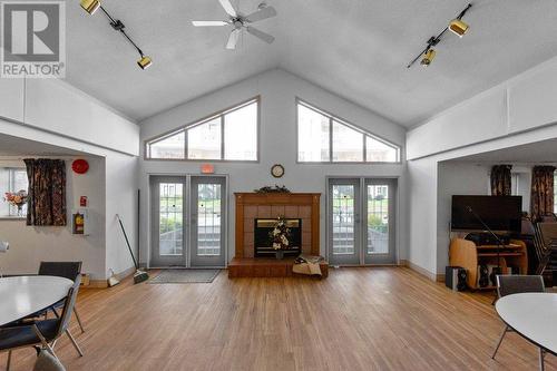 251 6Th Street Se Unit# 312 Lot# 30, Salmon Arm, BC - Indoor Photo Showing Living Room