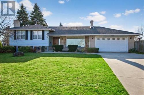 611 Scenic Drive, Hamilton, ON - Outdoor With Facade