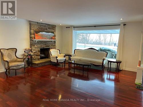 611 Scenic Drive, Hamilton, ON - Indoor Photo Showing Living Room With Fireplace