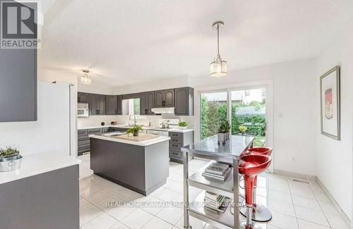 611 Scenic Drive, Hamilton, ON - Indoor Photo Showing Kitchen