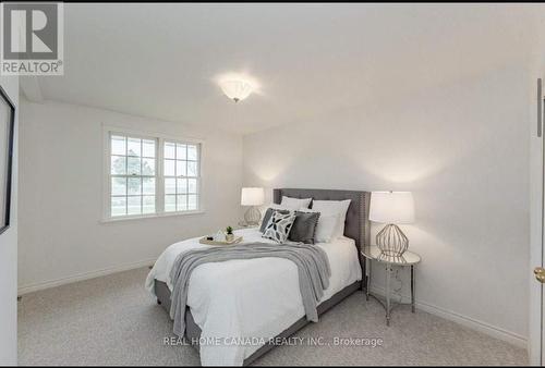 611 Scenic Drive, Hamilton, ON - Indoor Photo Showing Bedroom