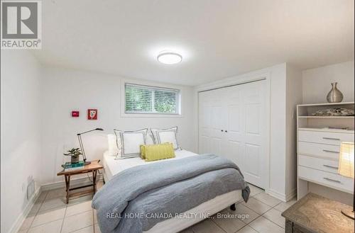 611 Scenic Drive, Hamilton, ON - Indoor Photo Showing Bedroom