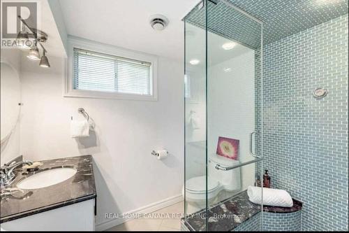 611 Scenic Drive, Hamilton, ON - Indoor Photo Showing Bathroom