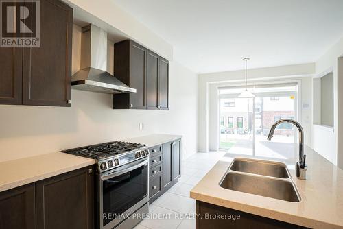 269 Broadacre Drive, Kitchener, ON - Indoor Photo Showing Kitchen With Double Sink With Upgraded Kitchen