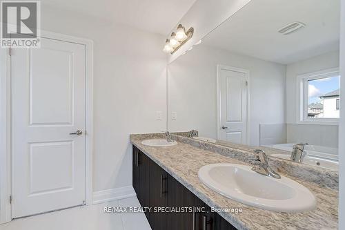 865 Knights Lane, Woodstock, ON - Indoor Photo Showing Bathroom