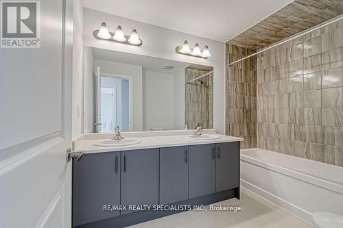 865 Knights Lane, Woodstock, ON - Indoor Photo Showing Bathroom