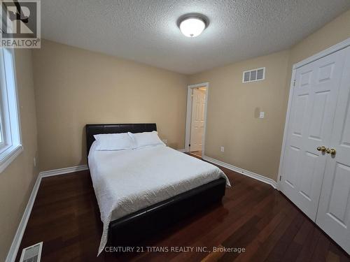 72 Forest Avenue, Wasaga Beach, ON - Indoor Photo Showing Bedroom