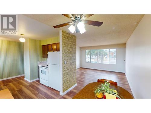 1017 16Th Avenue S, Cranbrook, BC - Indoor Photo Showing Kitchen