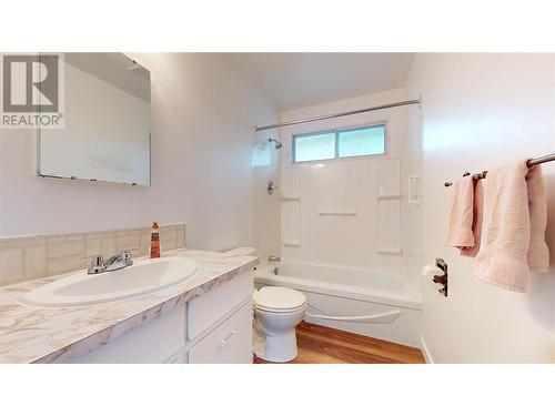 1017 16Th Avenue S, Cranbrook, BC - Indoor Photo Showing Bathroom