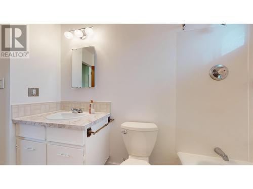 1017 16Th Avenue S, Cranbrook, BC - Indoor Photo Showing Bathroom