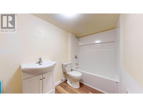 1017 16Th Avenue S, Cranbrook, BC - Indoor Photo Showing Bathroom