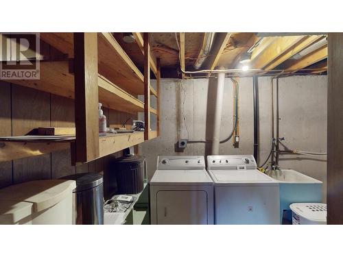 1017 16Th Avenue S, Cranbrook, BC - Indoor Photo Showing Laundry Room