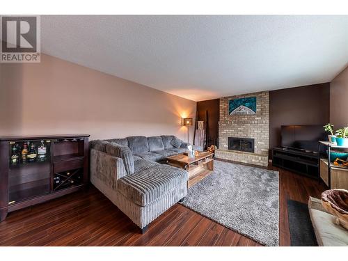 952 Ryan Place, Kamloops, BC - Indoor Photo Showing Living Room With Fireplace