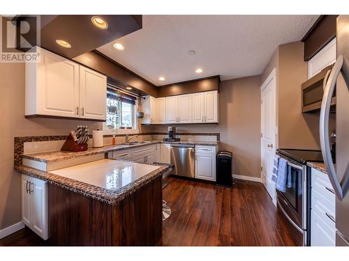 952 Ryan Place, Kamloops, BC - Indoor Photo Showing Kitchen With Double Sink