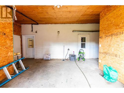 952 Ryan Place, Kamloops, BC - Indoor Photo Showing Garage