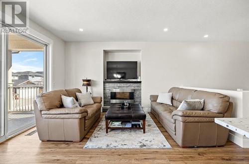 1274 Bergamot Avenue, Kelowna, BC - Indoor Photo Showing Living Room With Fireplace