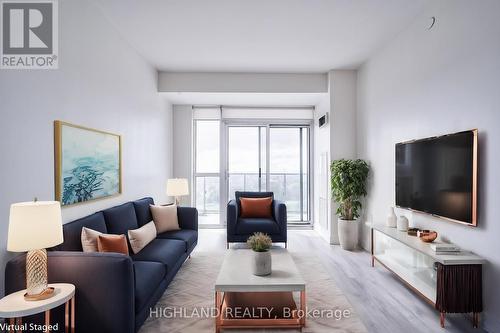 805 - 4699 Glen Erin Drive, Mississauga, ON - Indoor Photo Showing Living Room