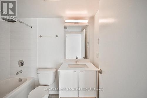 A402 - 1117 Cooke Boulevard, Burlington, ON - Indoor Photo Showing Bathroom