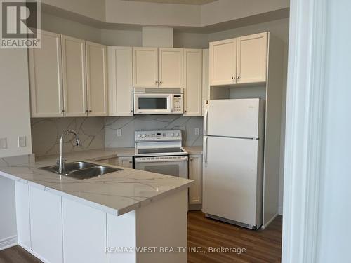 606 - 1600 Keele Street, Toronto, ON - Indoor Photo Showing Kitchen With Double Sink