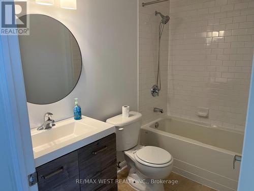 606 - 1600 Keele Street, Toronto, ON - Indoor Photo Showing Bathroom