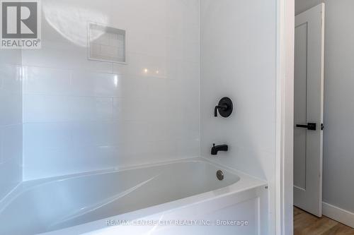 48265 Rush Creek Line, Malahide (Port Bruce), ON - Indoor Photo Showing Bathroom