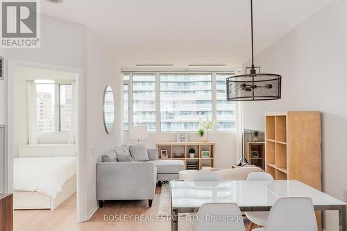 714 - 555 Yonge Street, Toronto, ON - Indoor