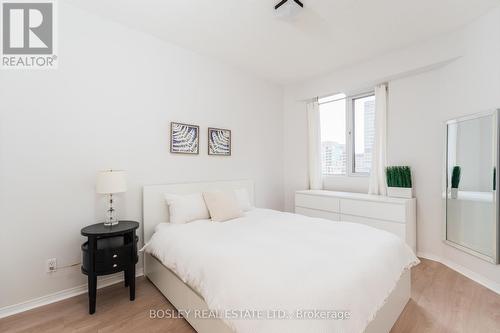 714 - 555 Yonge Street, Toronto, ON - Indoor Photo Showing Kitchen With Double Sink