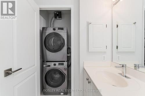 714 - 555 Yonge Street, Toronto, ON - Indoor Photo Showing Bedroom