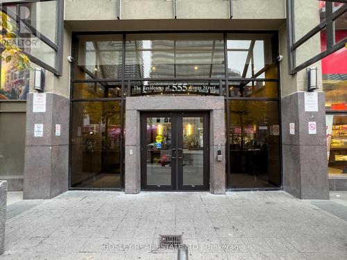 714 - 555 Yonge Street, Toronto, ON - Indoor Photo Showing Bathroom