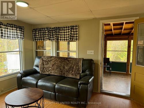 13 Rollie'S Bay Road W, Curve Lake First Nation 35 (Curve Lake First Nation), ON - Indoor Photo Showing Living Room