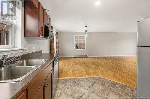 131 Fortune, Dieppe, NB - Indoor Photo Showing Kitchen With Double Sink