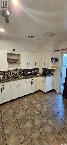 410 P Avenue N, Saskatoon, SK - Indoor Photo Showing Kitchen