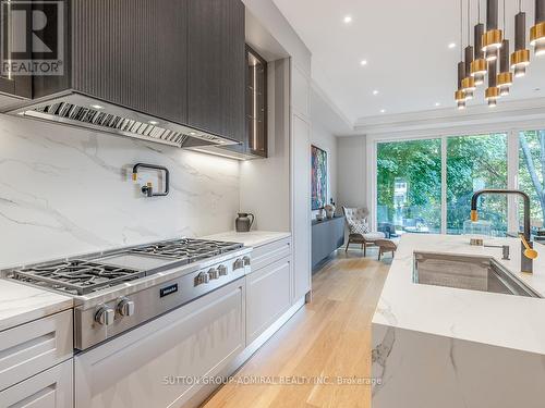 127 Joicey Boulevard, Toronto, ON - Indoor Photo Showing Kitchen With Upgraded Kitchen