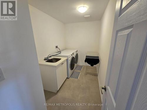 10 Ed Ewert Avenue, Clarington, ON - Indoor Photo Showing Laundry Room