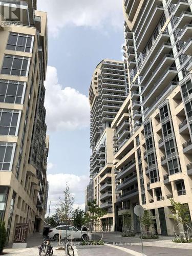 915 - 9201 Yonge Street, Richmond Hill, ON - Outdoor With Balcony With Facade