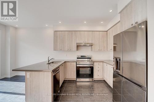 39 Boiton Street, Richmond Hill, ON - Indoor Photo Showing Kitchen